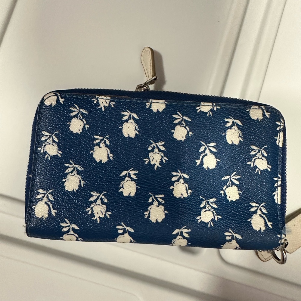Coach Wallet - Picture 2 of 6